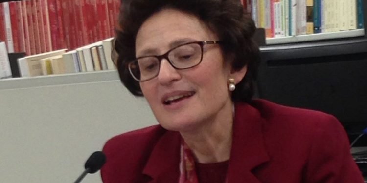 Perempuan Pertama Sekretaris Komisi Kitab Suci di Vatikan