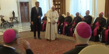 Paus Fransiskus Tanpa Kursi Roda