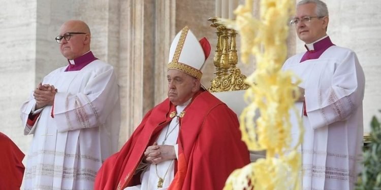 Paus Tampak Lelah, Tak Ada Homili