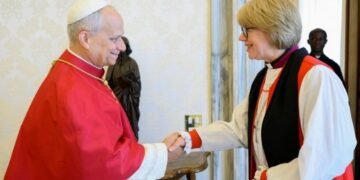 Pertemuan Bersejarah Paus Leo dan Uskup Sarah