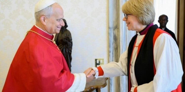 Pertemuan Bersejarah Paus Leo dan Uskup Sarah